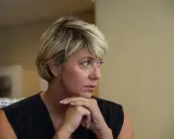 Po czym poznać inteligentną kobietę? 7 sygnałów, które ją wyróżniają.