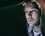 Czym pachną ręce samotnego mężczyzny? Więcej niż internetowy żart.
